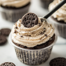 Delicious Cookies and Cream Frosting Recipe